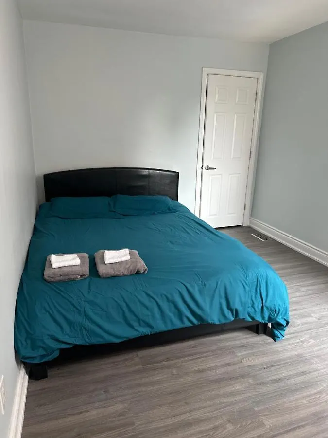 Vacation Home Near West Edmonton Mall Ubytování v soukromí