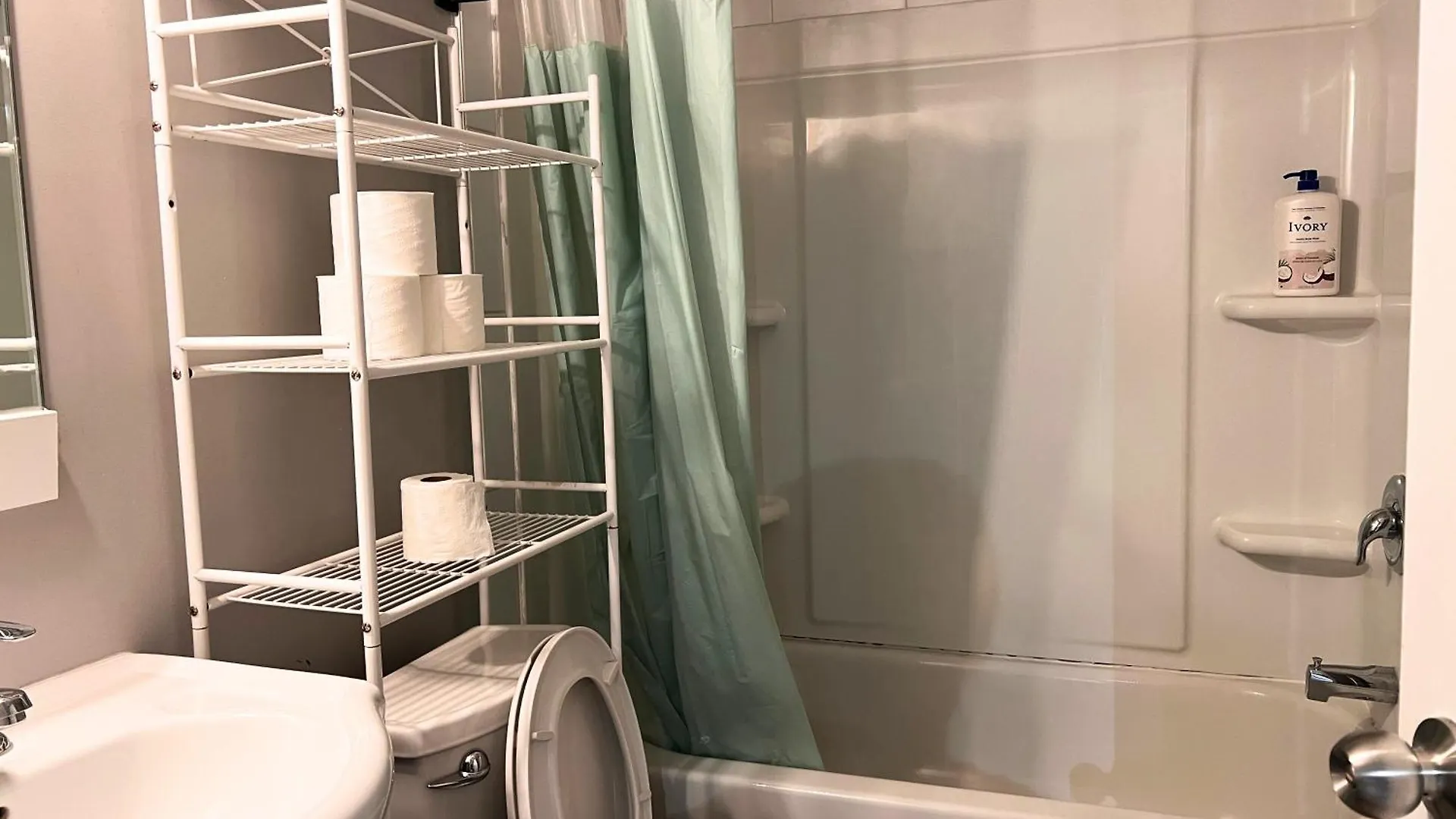 Homestay Vacation Home Near West Edmonton Mall Canada