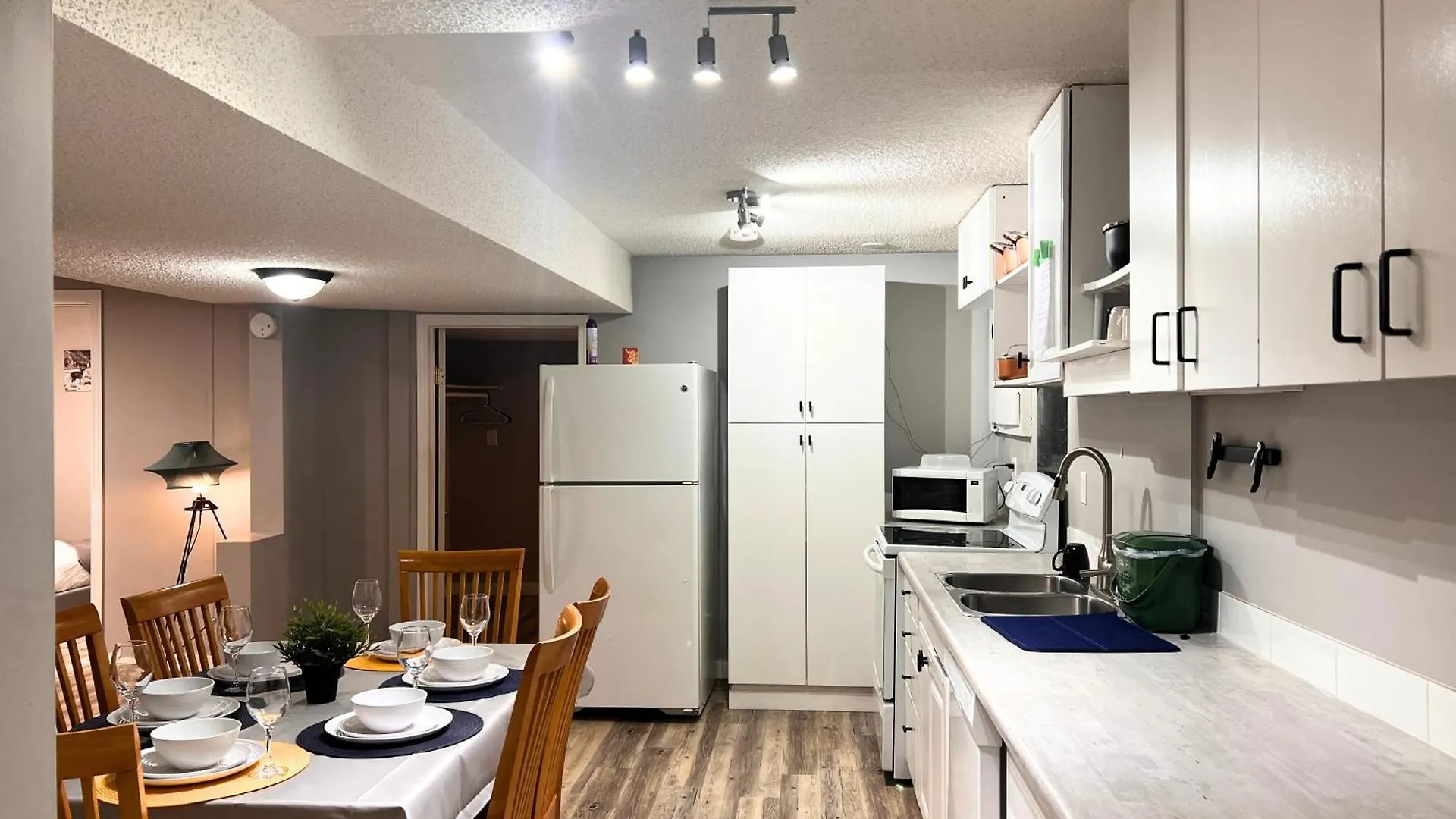 Homestay Vacation Home Near West Edmonton Mall