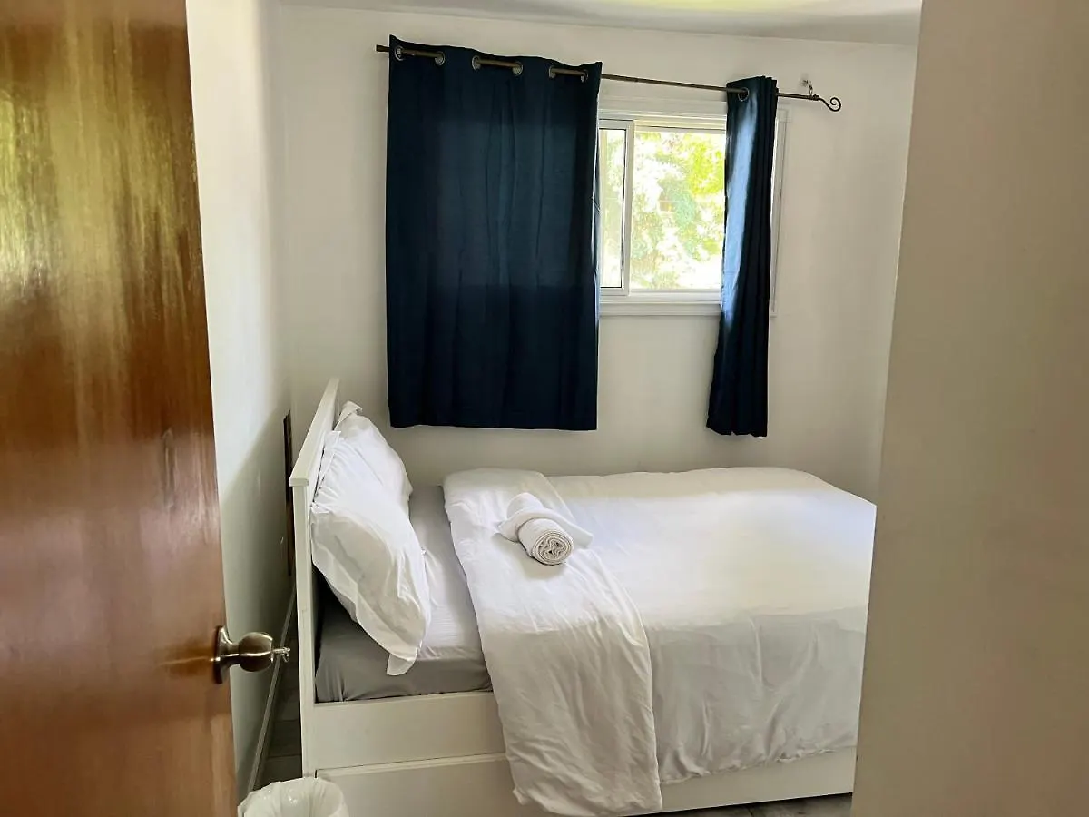 Vacation Home Near West Edmonton Mall 0*,