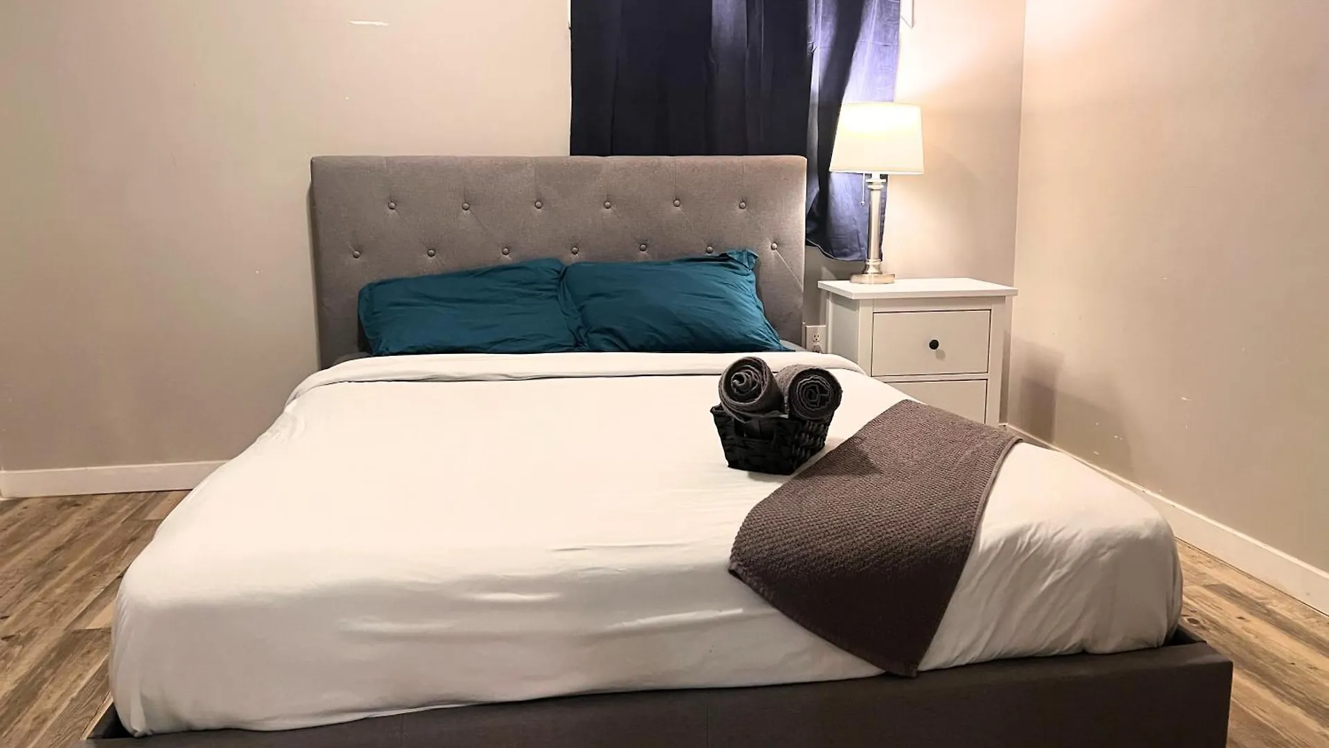 Homestay Vacation Home Near West Edmonton Mall