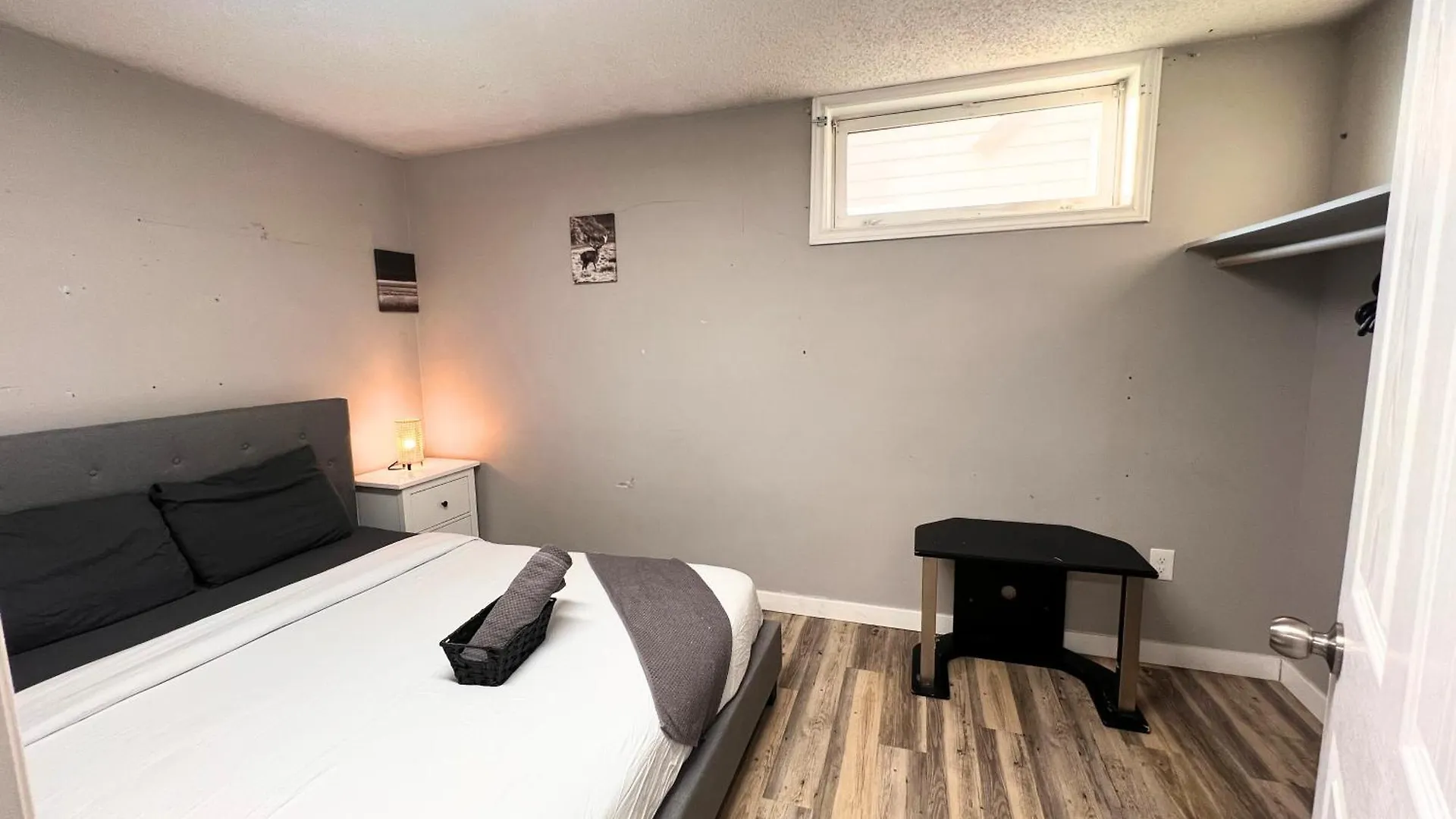Vacation Home Near West Edmonton Mall 0*,