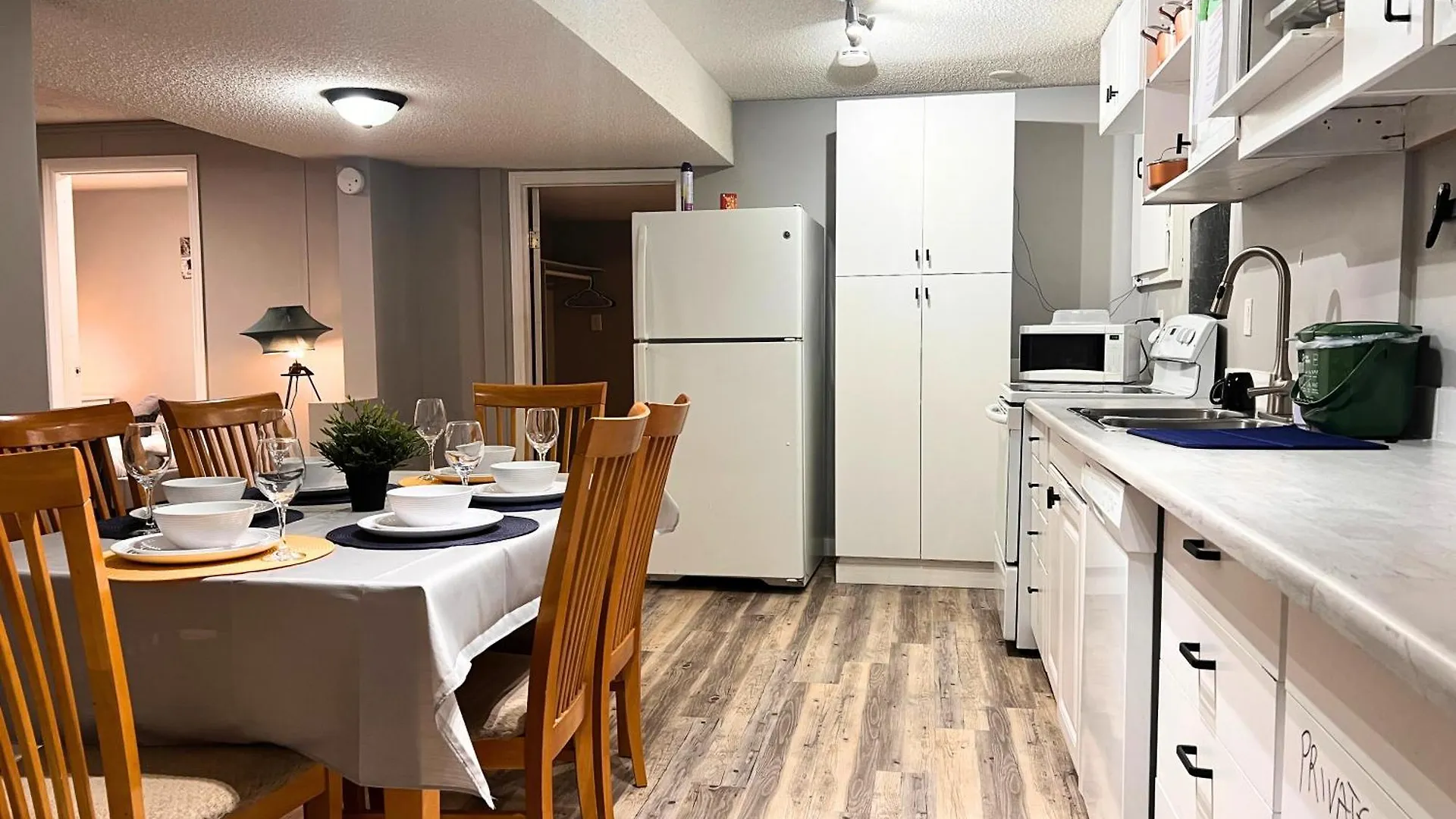 Homestay Vacation Home Near West Edmonton Mall