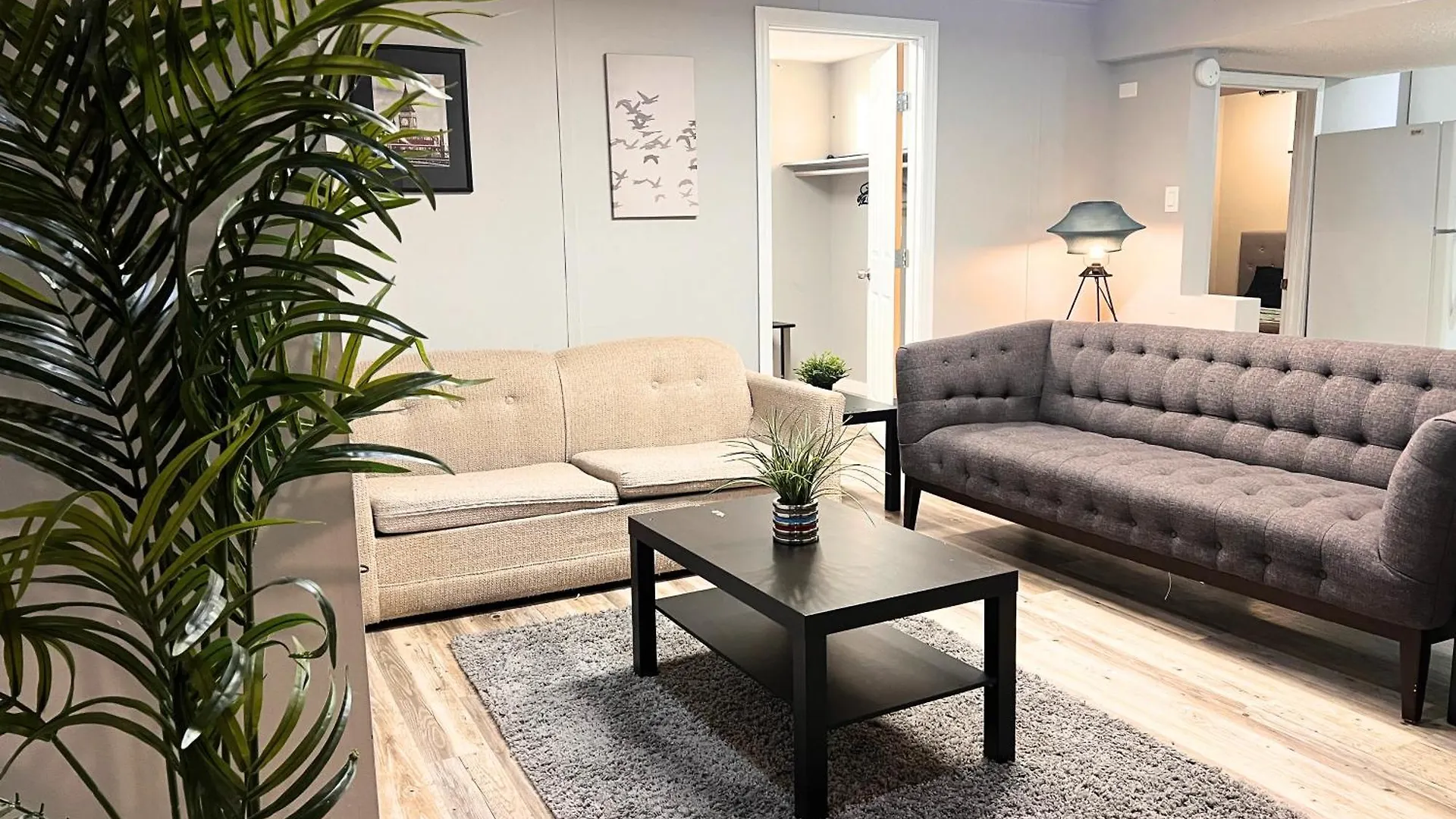 Vacation Home Near West Edmonton Mall Homestay